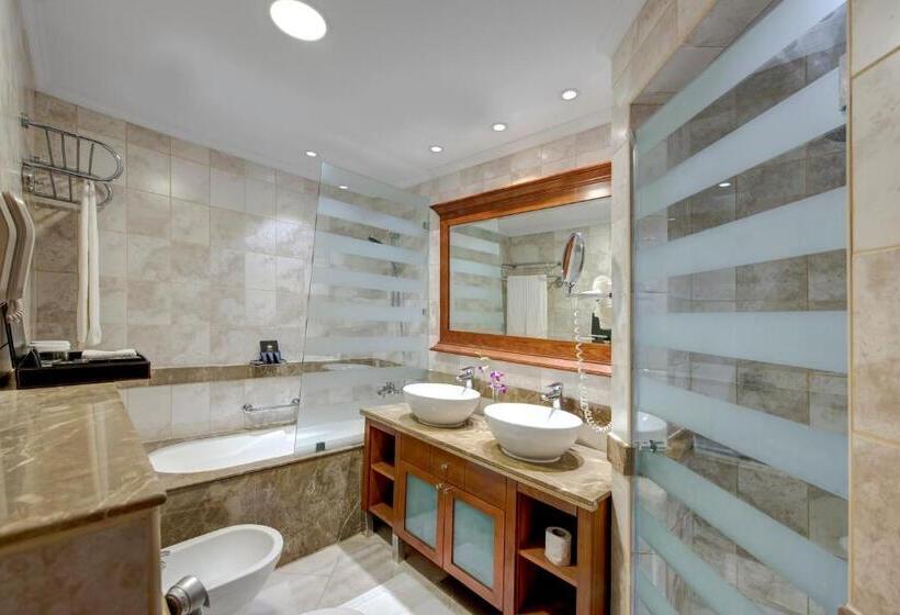 اتاق اجرایی, Donatello