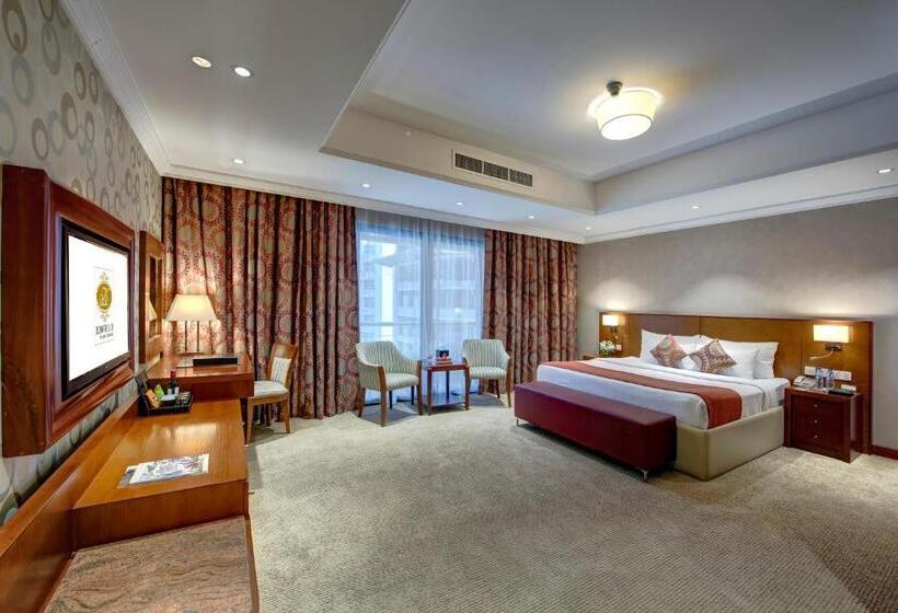 اتاق لوکس با تخت بزرگ, Donatello