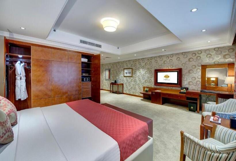 اتاق لوکس با تخت بزرگ, Donatello