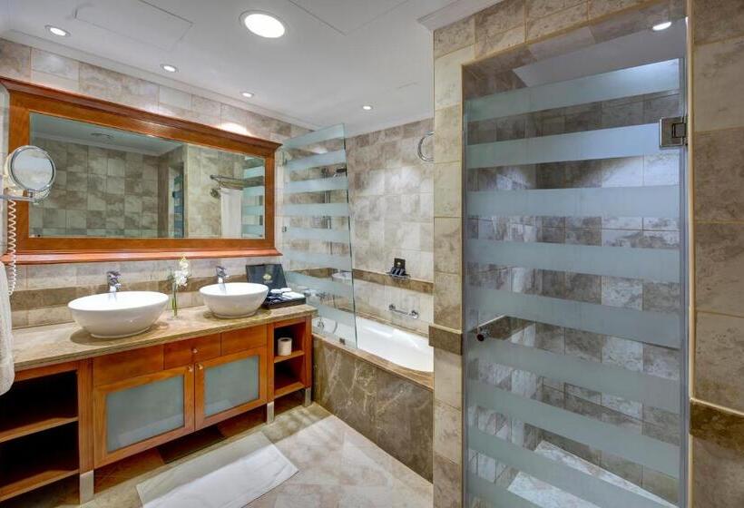 اتاق لوکس با تخت بزرگ, Donatello