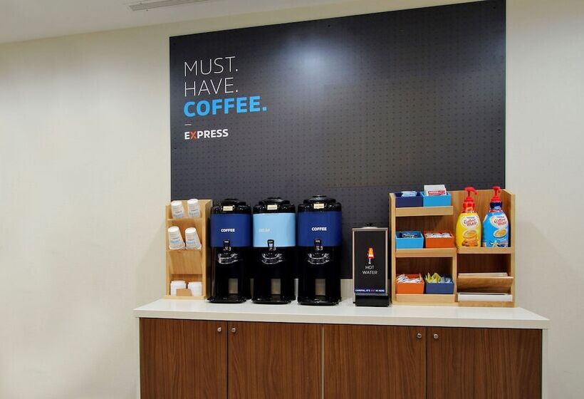 סוויטה מותאמת לאדם עם מוגבלויות, Holiday Inn Express & Suites Caryville, An Ihg