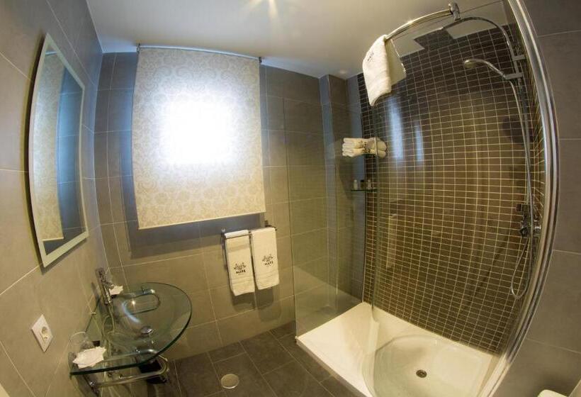 חדר סטנדרט לשלושה, Mare