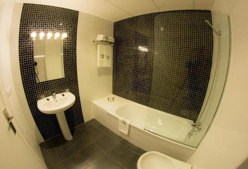 חדר סטנדרט לשלושה, Mare