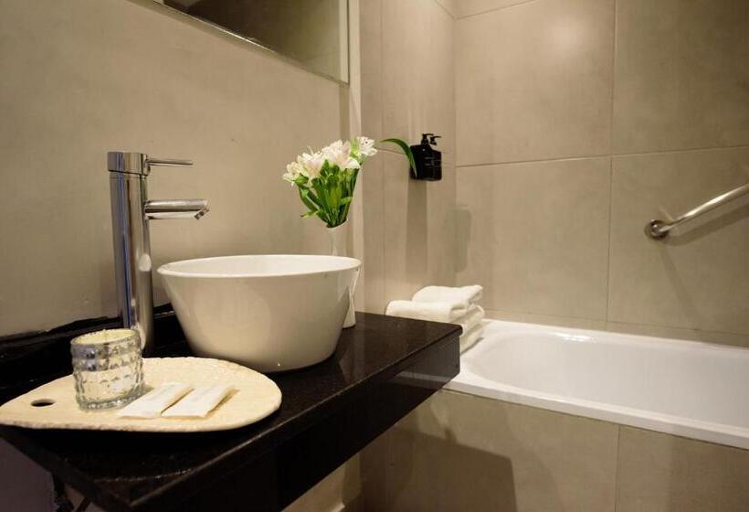 اتاق استاندارد سه نفره, M Concept