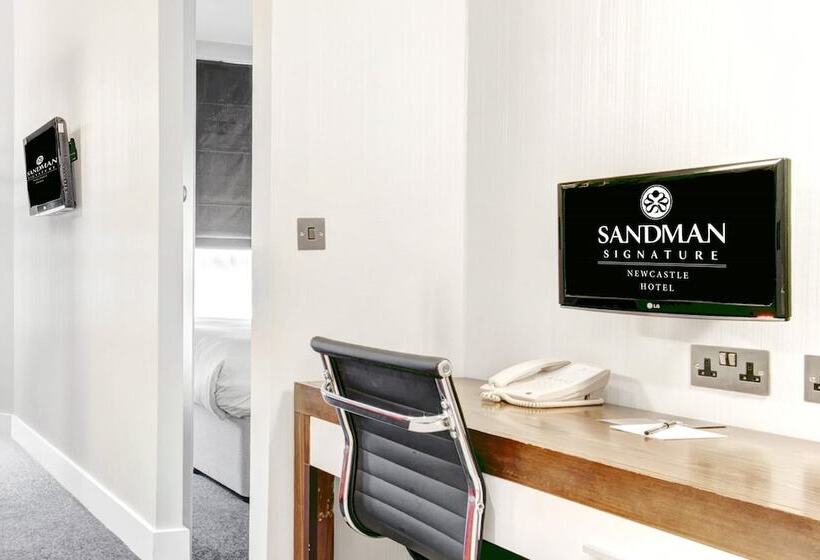 جناح جونيور, Sandman Signature Newcastle