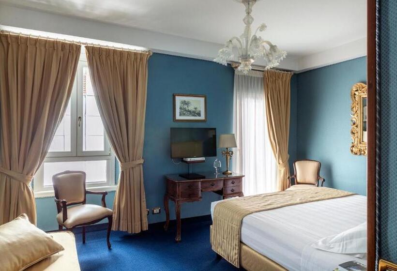 חדר סטנדרט לשלושה, Scalinata Di Spagna