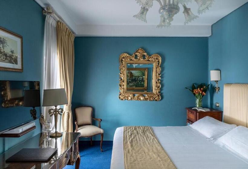 חדר סטנדרט לשלושה, Scalinata Di Spagna