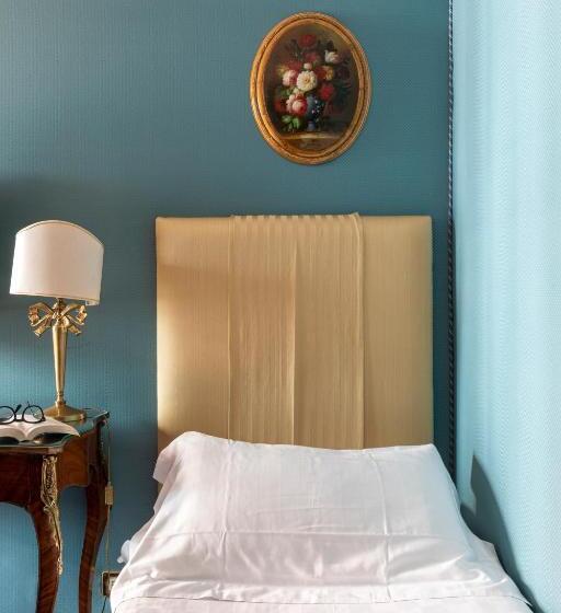 חדר סטנדרט לשלושה, Scalinata Di Spagna