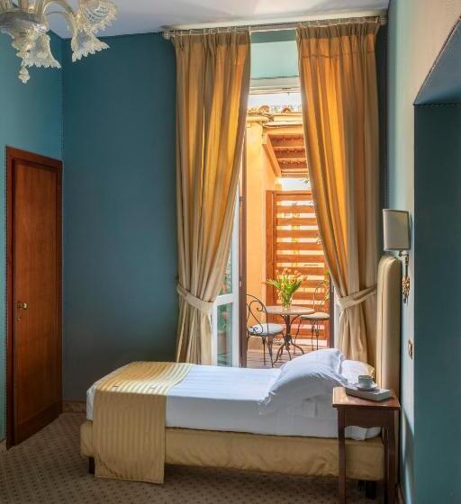 חדר סטנדרט לארבעה, Scalinata Di Spagna