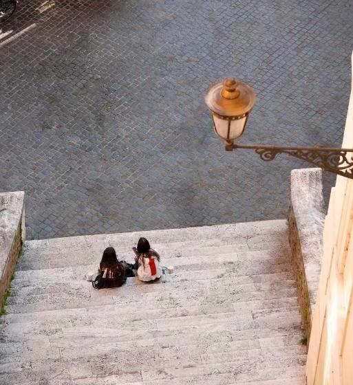 דירת שני חדרים, Scalinata Di Spagna