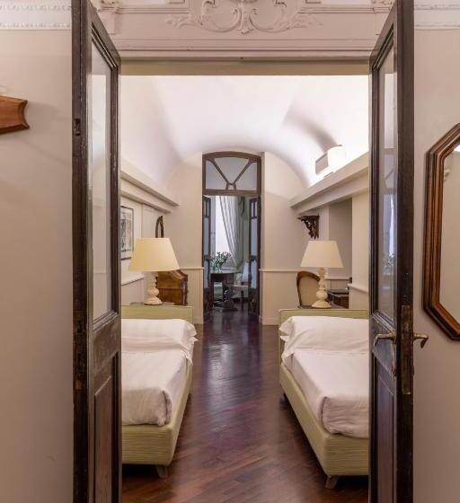 דירת שני חדרים, Scalinata Di Spagna