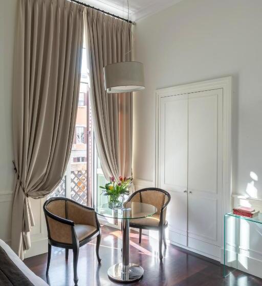 חדר דלוקס עם מרפסת, Scalinata Di Spagna