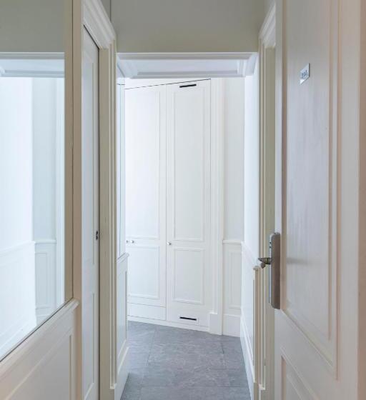 חדר דלוקס לשלושה, Scalinata Di Spagna