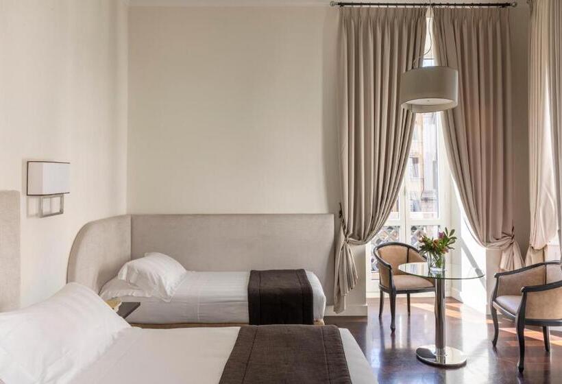 חדר דלוקס לשלושה, Scalinata Di Spagna