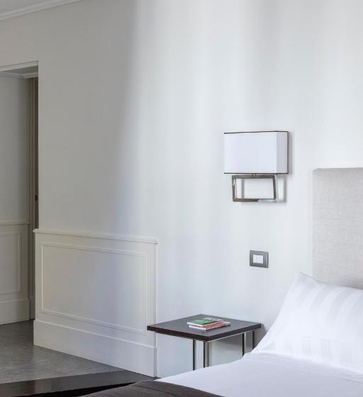 חדר דלוקס לשלושה, Scalinata Di Spagna