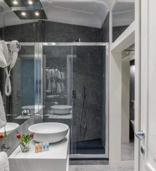 סוויטת ג'וניור עם מרפסת, Scalinata Di Spagna