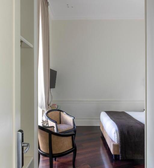 סוויטת ג'וניור עם מרפסת, Scalinata Di Spagna