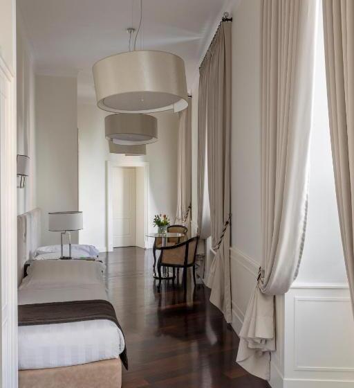 סוויטת ג'וניור עם מרפסת, Scalinata Di Spagna