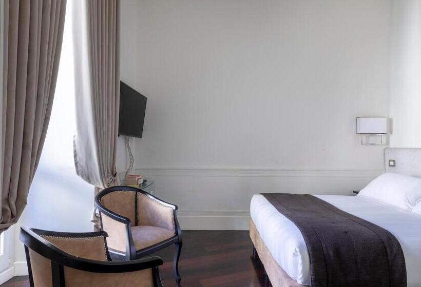 סוויטת ג'וניור עם מרפסת, Scalinata Di Spagna