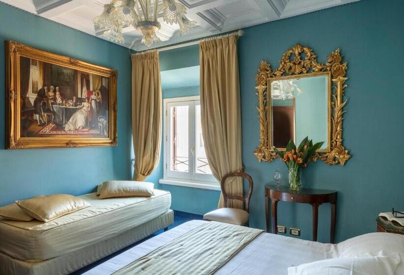 חדר סטנדרט לשלושה, Scalinata Di Spagna