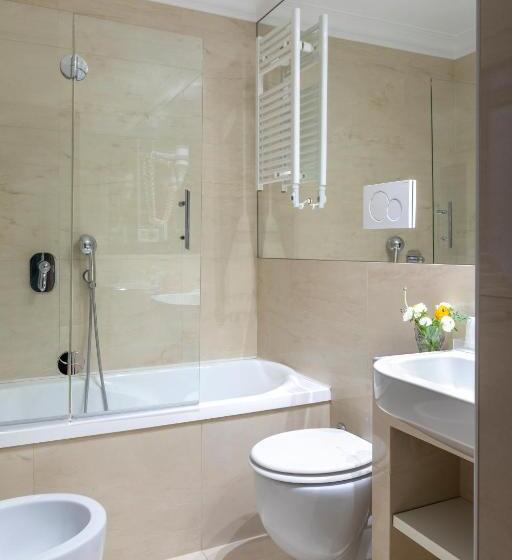 חדר סטנדרט לשלושה, Scalinata Di Spagna