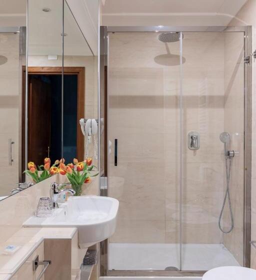 חדר סטנדרט לארבעה, Scalinata Di Spagna