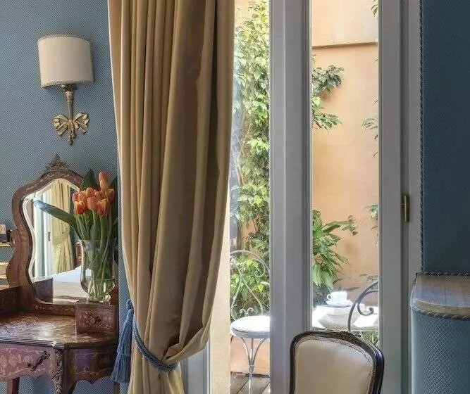 Superior Room with Terrace, Scalinata Di Spagna
