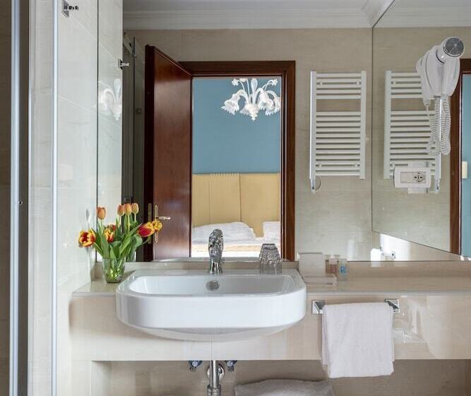 חדר סטנדרט לשלושה, Scalinata Di Spagna