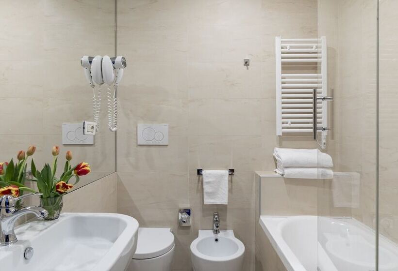 חדר סטנדרט לשלושה, Scalinata Di Spagna