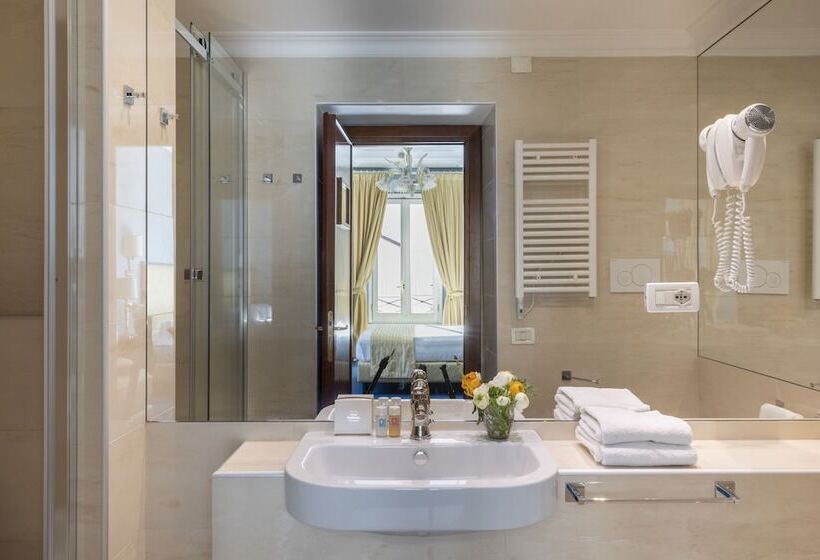 חדר סטנדרט לארבעה, Scalinata Di Spagna