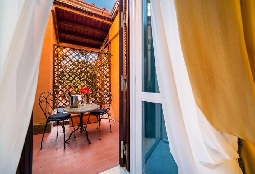 חדר סטנדרט לארבעה, Scalinata Di Spagna