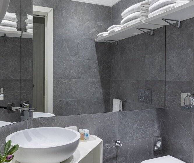 חדר דלוקס לשלושה, Scalinata Di Spagna