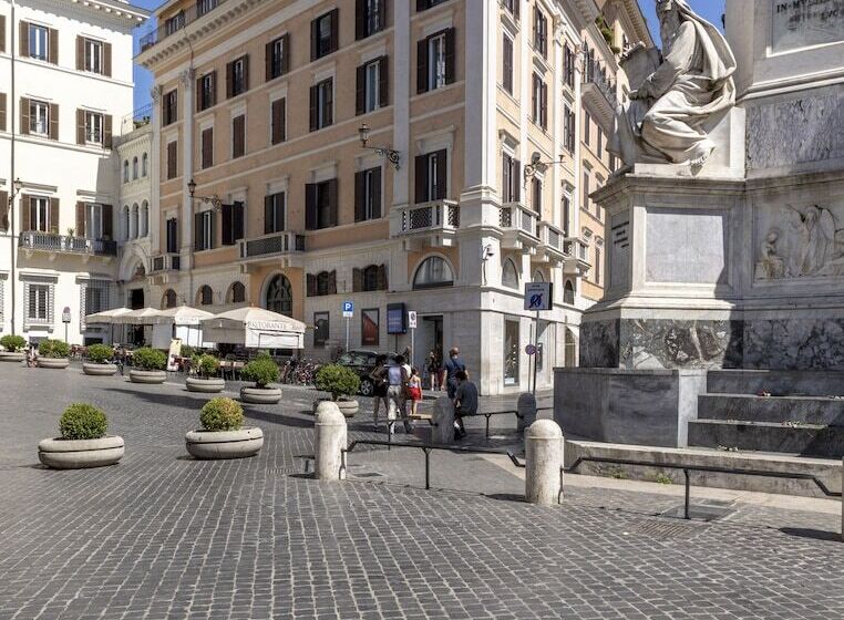 חדר דלוקס לשלושה, Scalinata Di Spagna