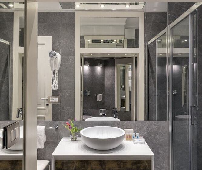 סוויטת ג'וניור עם מרפסת, Scalinata Di Spagna