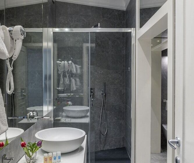 סוויטת ג'וניור עם מרפסת, Scalinata Di Spagna