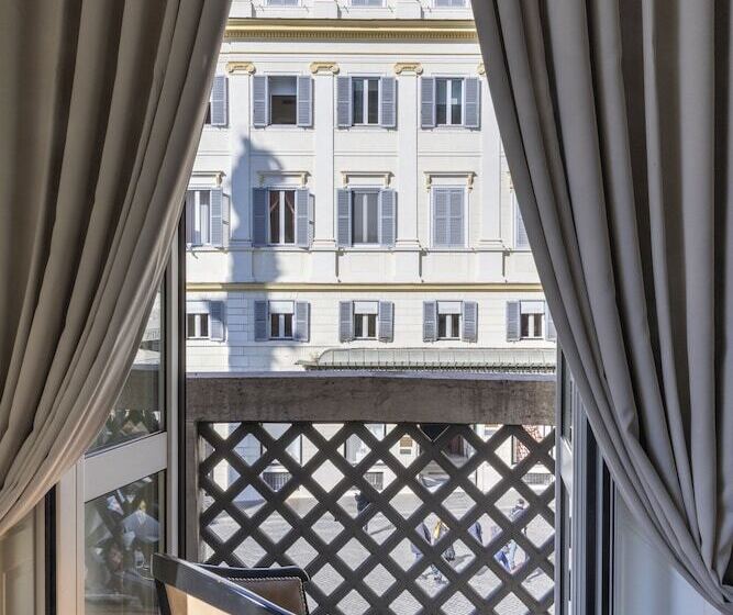 סוויטת ג'וניור עם מרפסת, Scalinata Di Spagna