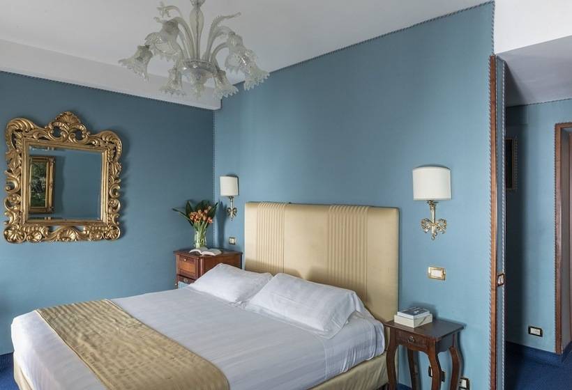 חדר סטנדרט לשלושה, Scalinata Di Spagna