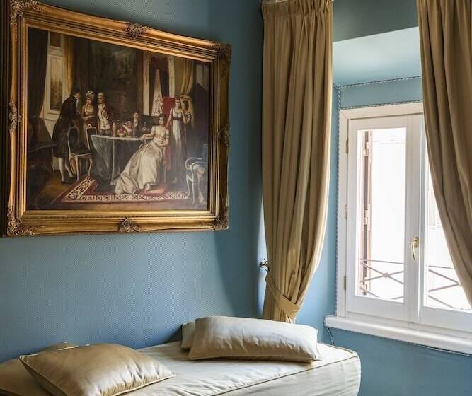 חדר סטנדרט לשלושה, Scalinata Di Spagna