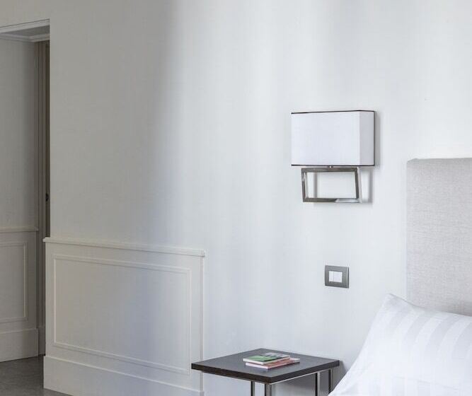 חדר דלוקס לשלושה, Scalinata Di Spagna