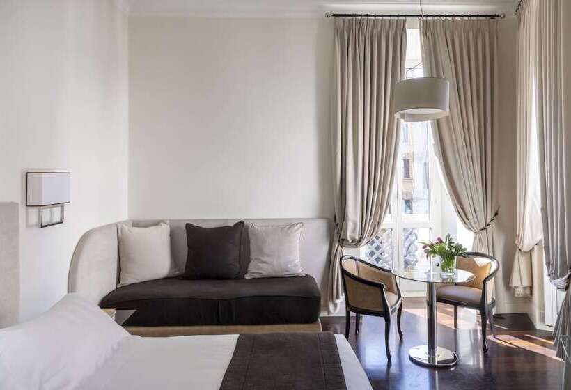 חדר דלוקס לשלושה, Scalinata Di Spagna