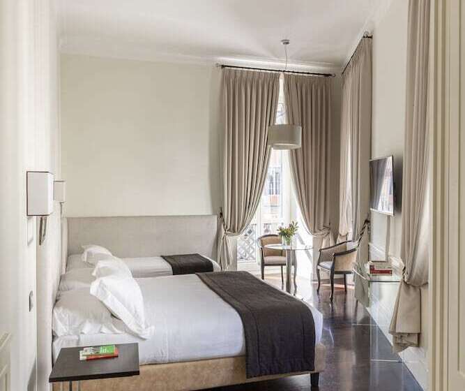 חדר דלוקס לשלושה, Scalinata Di Spagna