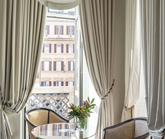 חדר דלוקס לשלושה, Scalinata Di Spagna