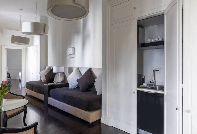 סוויטת ג'וניור עם מרפסת, Scalinata Di Spagna