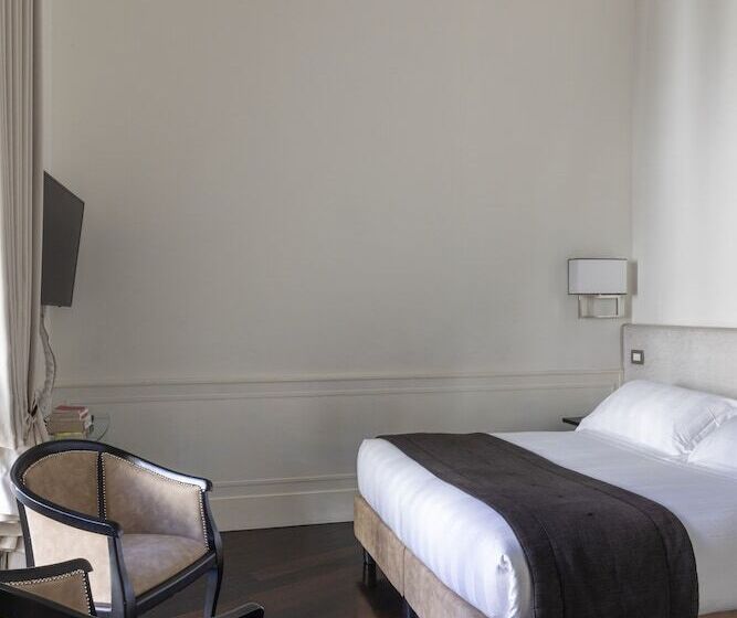 סוויטת ג'וניור עם מרפסת, Scalinata Di Spagna