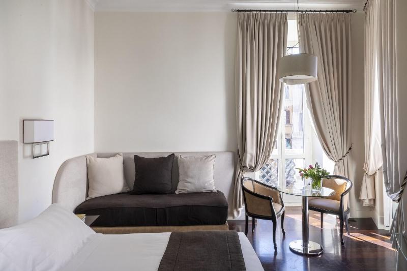 חדר דלוקס לשלושה, Scalinata Di Spagna