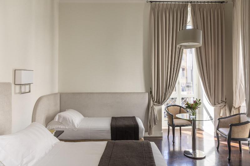 חדר דלוקס לשלושה, Scalinata Di Spagna