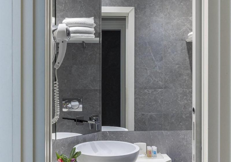 חדר דלוקס לשלושה, Scalinata Di Spagna