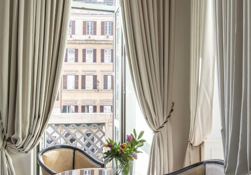 חדר דלוקס לשלושה, Scalinata Di Spagna