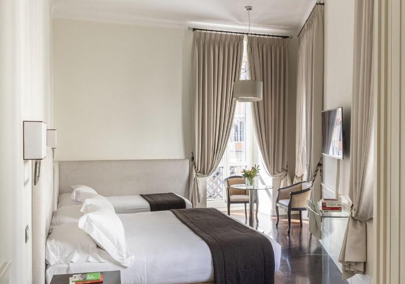 חדר דלוקס לשלושה, Scalinata Di Spagna