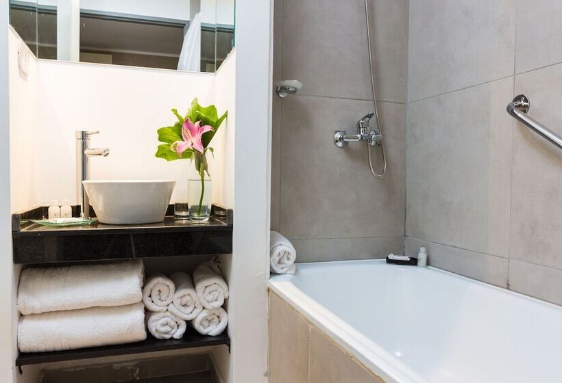 اتاق استاندارد سه نفره, M Concept